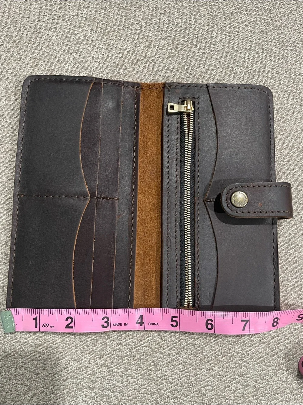 Portland leather wallet. Unisex. Oiled leather snap closure